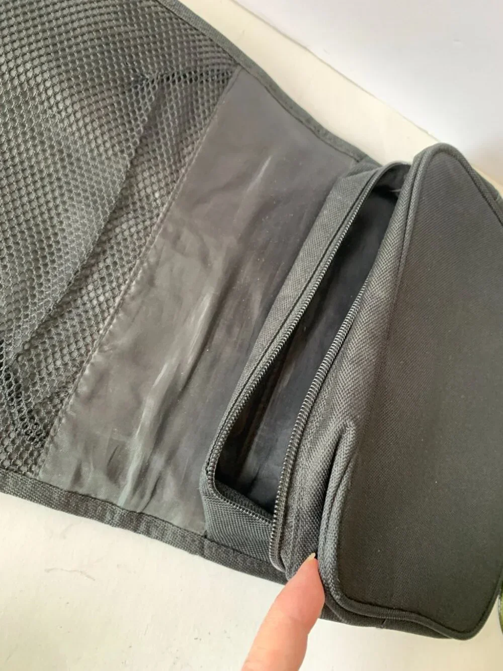 Burberry Fragrances Toiletry Travel Black Hanging Folding Compartment Bag - Picture 9 of 12